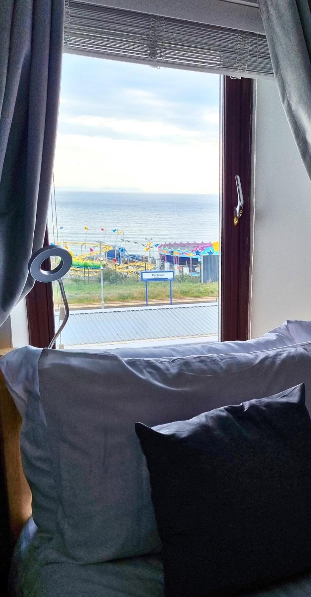 6 Golf Terrace - Portrush By The Seaアパートメント エクステリア 写真