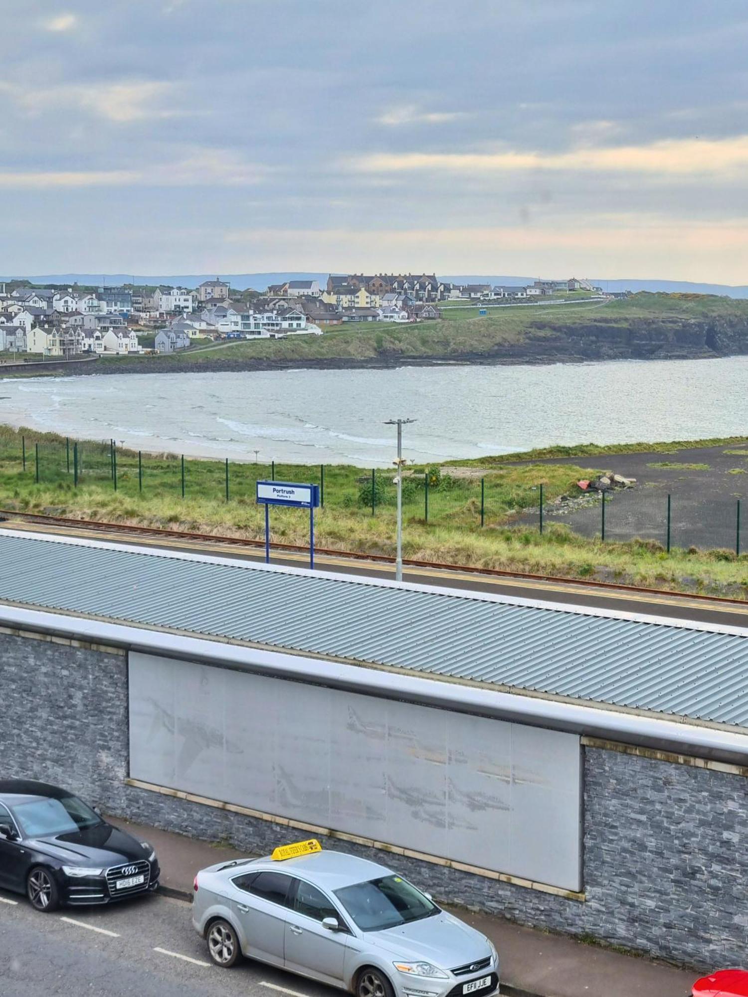 6 Golf Terrace - Portrush By The Seaアパートメント エクステリア 写真