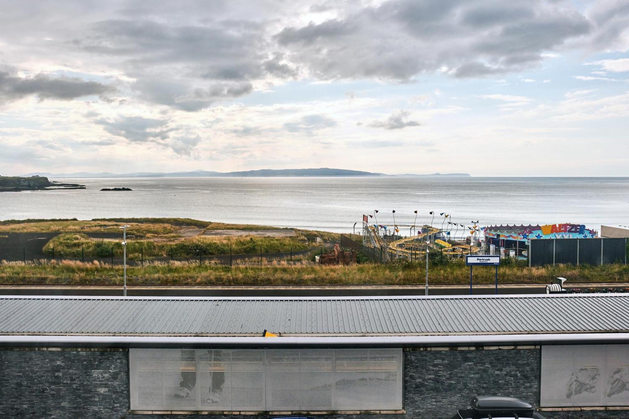 6 Golf Terrace - Portrush By The Seaアパートメント エクステリア 写真